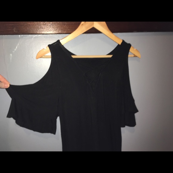 Alya • Little Black Dress Cold Shoulder LBD 🖤 - Picture 5 of 6